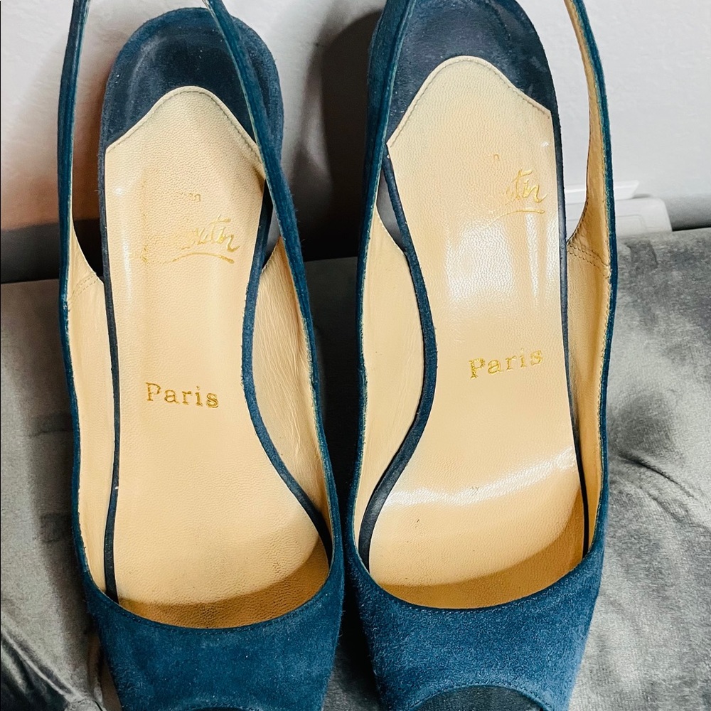 Christian Louboutin sling back peep toe pump sz 38